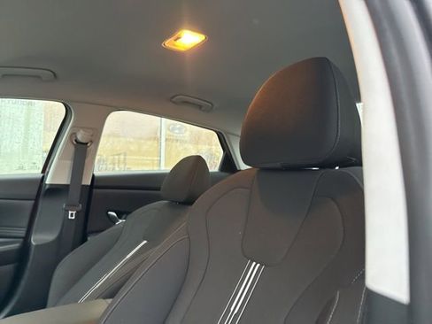 Used 2023 Hyundai Elantra SEL w/ Convenience Package FWD image 18