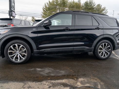 Used 2025 Ford Explorer ST-Line image 3