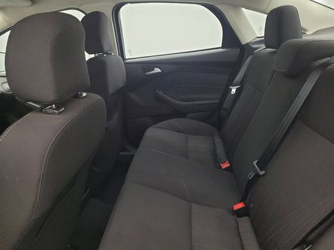 Used 2016 Ford Focus SE w/ SE Cold Weather Package FWD image 18