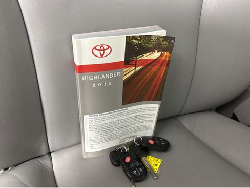 Used 2012 Toyota Highlander SE image 41
