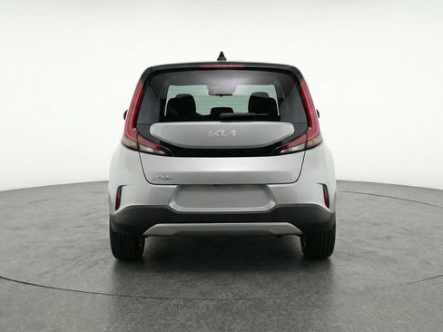 Used 2025 Kia Soul LX w/ LX Technology Package FWD image 7