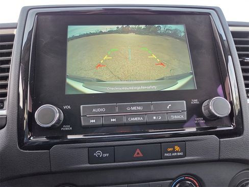 Used 2023 Nissan Frontier SV image 11