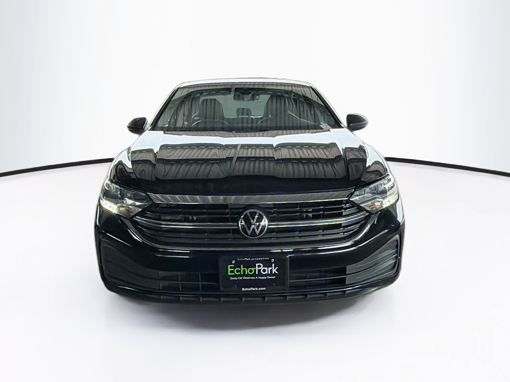 Used 2024 Volkswagen Jetta SE FWD image 2