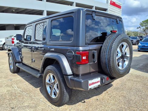 Used 2021 Jeep Wrangler Unlimited Sahara image 3