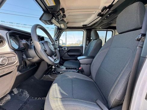 Used 2024 Jeep Wrangler Unlimited Sport AWD/4WD image 17