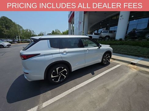 Used 2023 Mitsubishi Outlander SEL FWD image 2