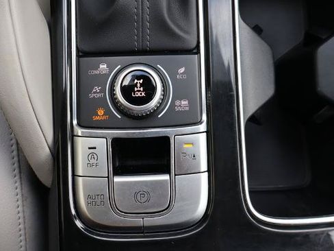 Used 2023 Kia Telluride EX w/ EX Captain's Chair Package AWD/4WD image 25