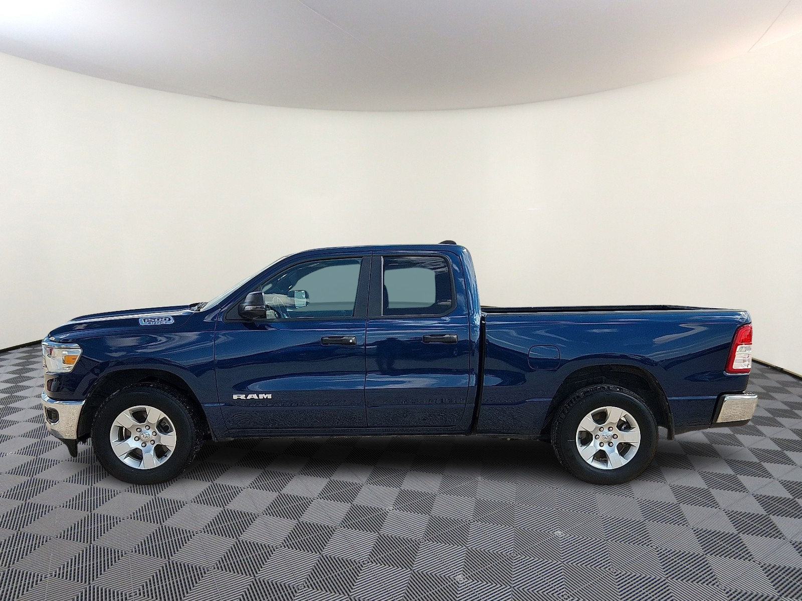 Used 2024 RAM 1500 Lone Star RWD image 2