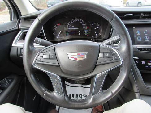 Certified 2019 Cadillac XT5 Luxury FWD image 16