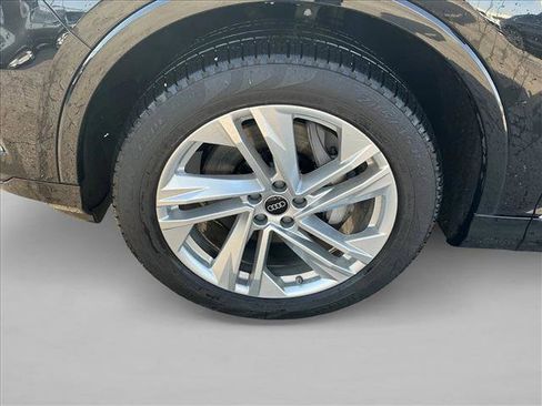 Used 2022 Audi Q7 Premium Plus image 9