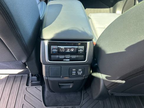 Used 2025 Subaru Ascent Onyx Edition AWD/4WD image 31