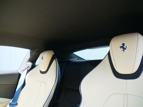 Used 2022 Ferrari Roma RWD image 19