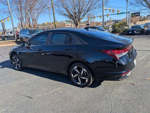 Used 2023 Hyundai Elantra SEL w/ Convenience Package image 6