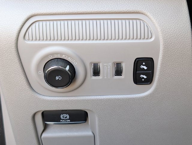 Used 2024 Jeep Wagoneer L Series II RWD image 19