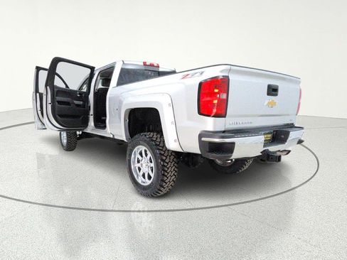 Used 2016 Chevrolet Silverado 3500 LTZ image 16