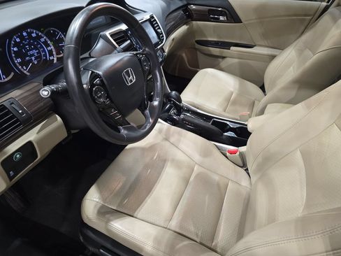 Used 2017 Honda Accord EX-L image 16