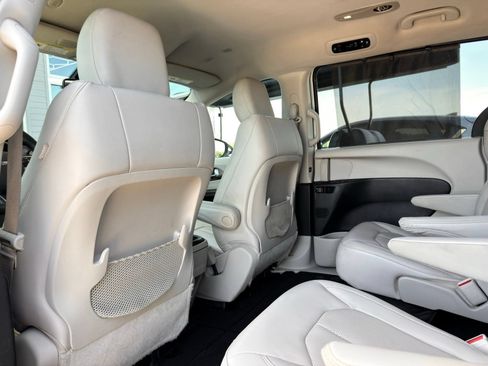 Used 2021 Chrysler Voyager Lxi FWD image 19