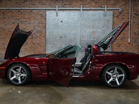 Used 2007 Chevrolet Corvette Coupe w/ Preferred Equipment Group image 34