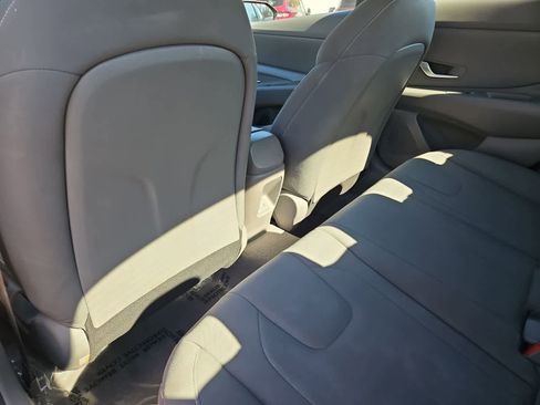 Used 2024 Hyundai Elantra SEL image 17