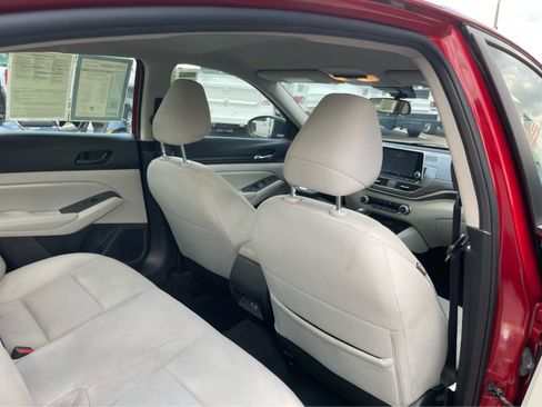 Used 2025 Nissan Altima 2.5 SV FWD image 24