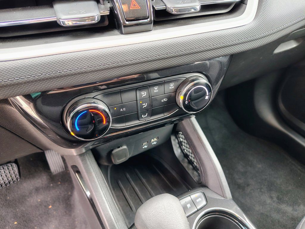 Used 2025 Chevrolet TrailBlazer LT AWD/4WD image 22