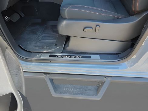 Used 2023 Nissan Frontier PRO-4X w/ Pro Convenience Package image 10