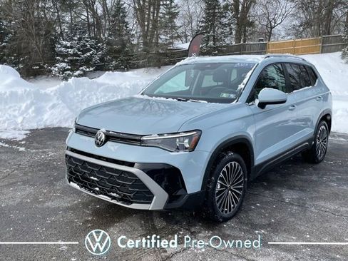 Certified 2025 Volkswagen Taos SE image 1