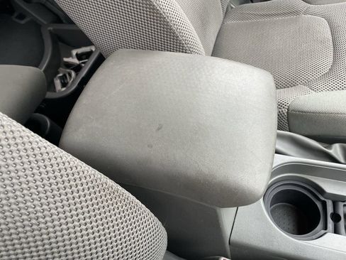 Used 2021 Nissan Frontier SV w/ Midnight Edition Floor Mats image 29