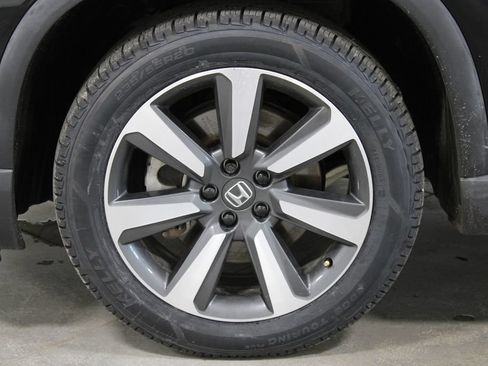 Used 2023 Honda Pilot Touring image 18