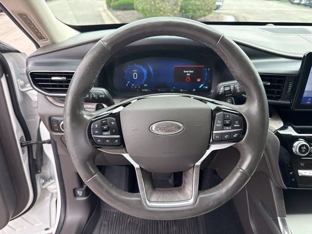 Used 2021 Ford Explorer Platinum w/ Equipment Group 601A AWD/4WD image 14