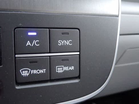 Used 2025 Hyundai Kona SEL FWD image 27