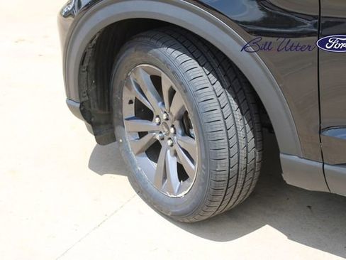 Used 2023 Ford Explorer XLT w/ Equipment Group 202A RWD image 9