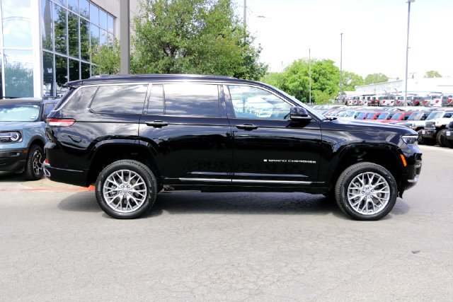 Used 2024 Jeep Grand Cherokee L Summit w/ Luxury Tech Group V AWD/4WD image 4