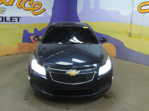 Used 2014 Chevrolet Cruze LT w/ Technology Package FWD image 2