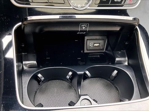 Used 2017 Mercedes-Benz E 400 4MATIC Wagon image 32