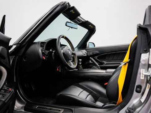 Used 2004 Honda S2000 image 19