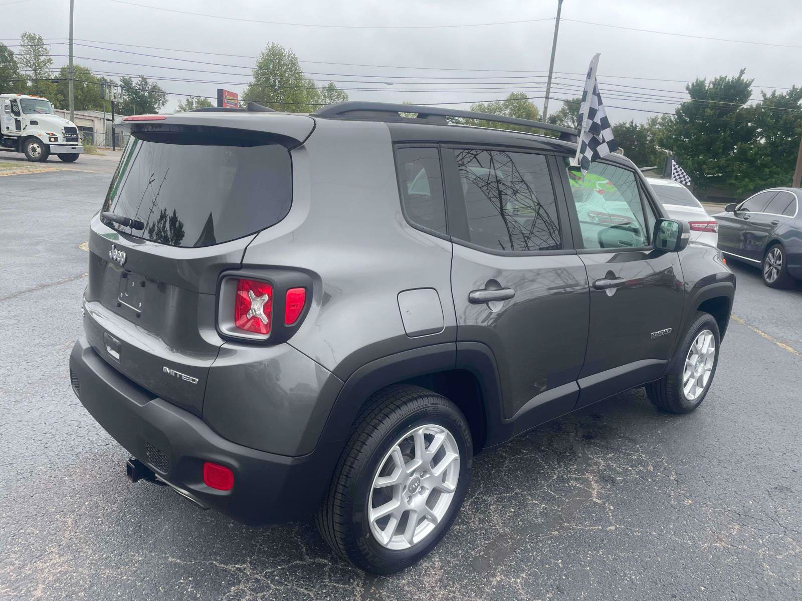 Used 2021 Jeep Renegade Limited AWD/4WD image 9