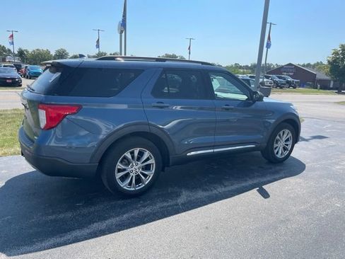 Used 2020 Ford Explorer XLT w/ Equipment Group 202A AWD/4WD image 6