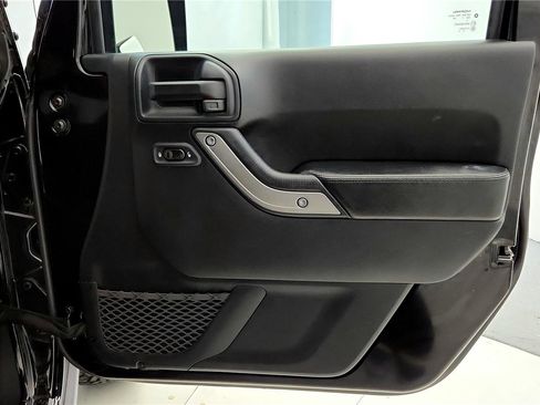 Used 2017 Jeep Wrangler Sport image 16