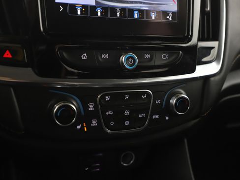 Used 2020 Chevrolet Traverse RS image 25