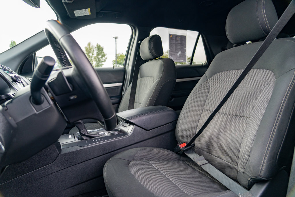 Used 2017 Ford Explorer XLT w/ Equipment Group 201A FWD image 14
