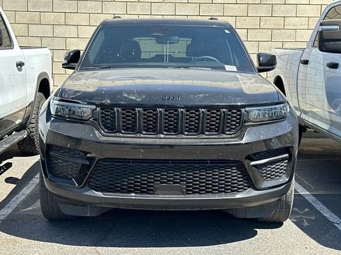 Used 2023 Jeep Grand Cherokee Altitude RWD image 2