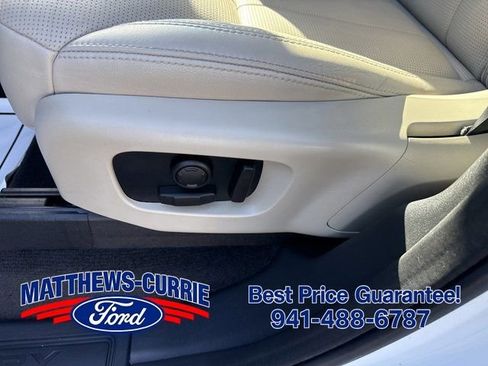 Used 2020 Land Rover Discovery Landmark AWD/4WD image 10