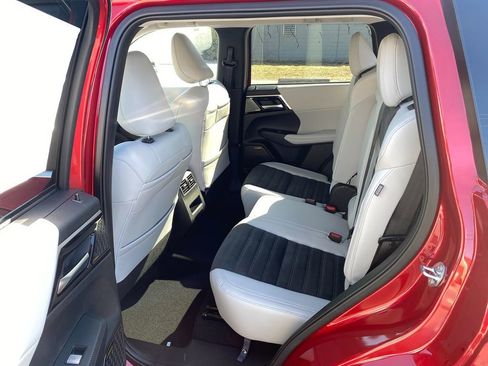 New 2025 Mitsubishi Outlander SE image 25