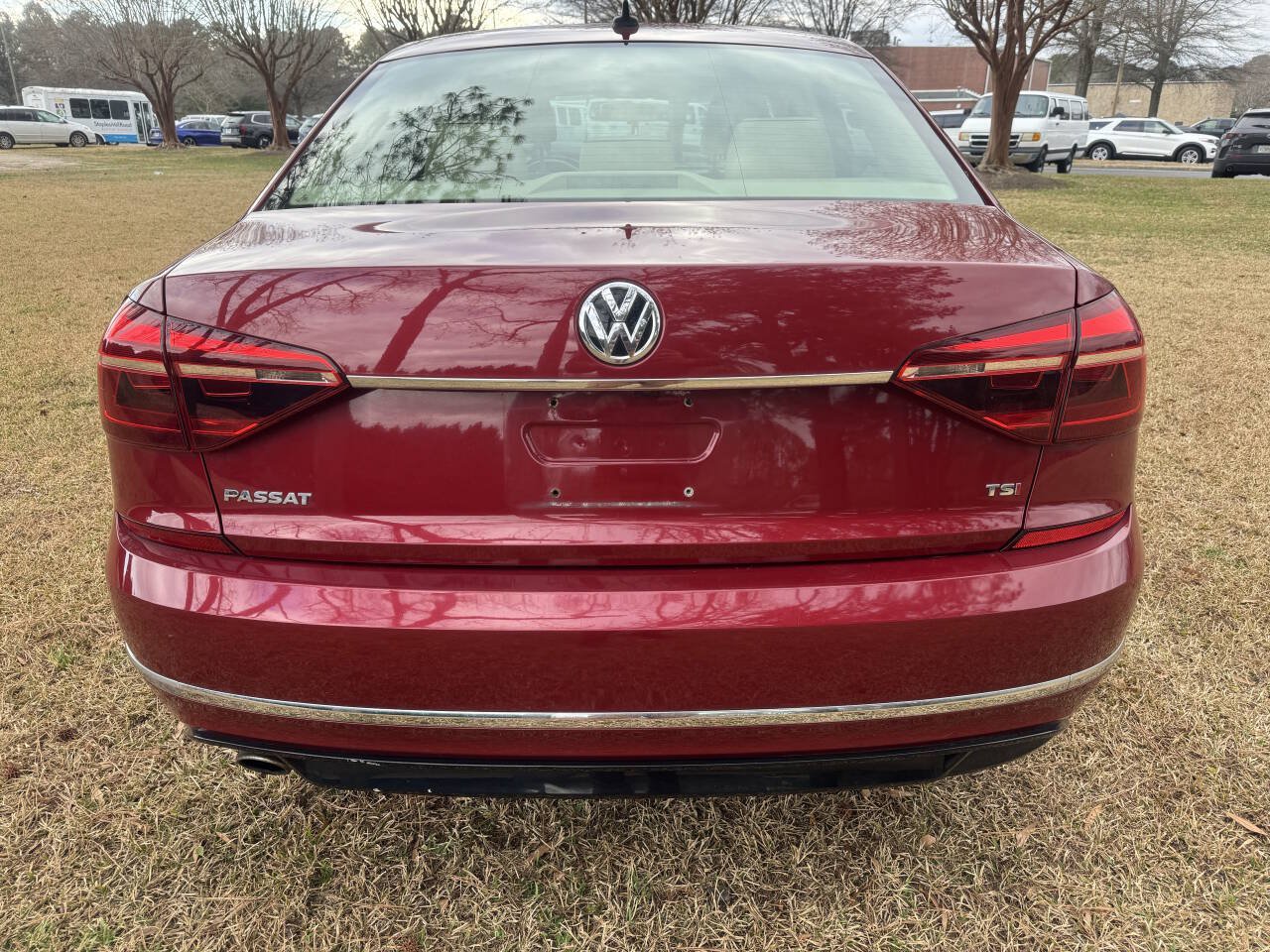 Used 2017 Volkswagen Passat 1.8T R-Line FWD image 9
