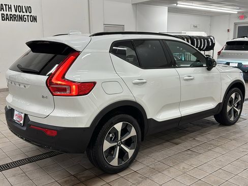 Used 2026 Volvo XC40 B4 Plus w/ Climate Package image 5