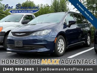 Used 2017 Chrysler Pacifica Touring FWD video 1