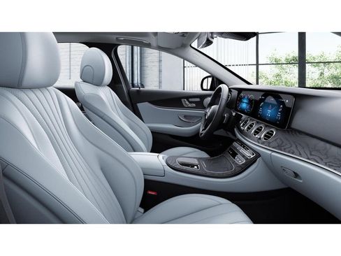 Used 2023 Mercedes-Benz E 450 4MATIC Sedan image 4