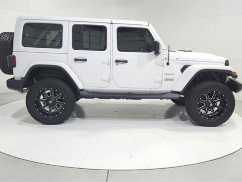 Used 2019 Jeep Wrangler Unlimited Sahara image 8