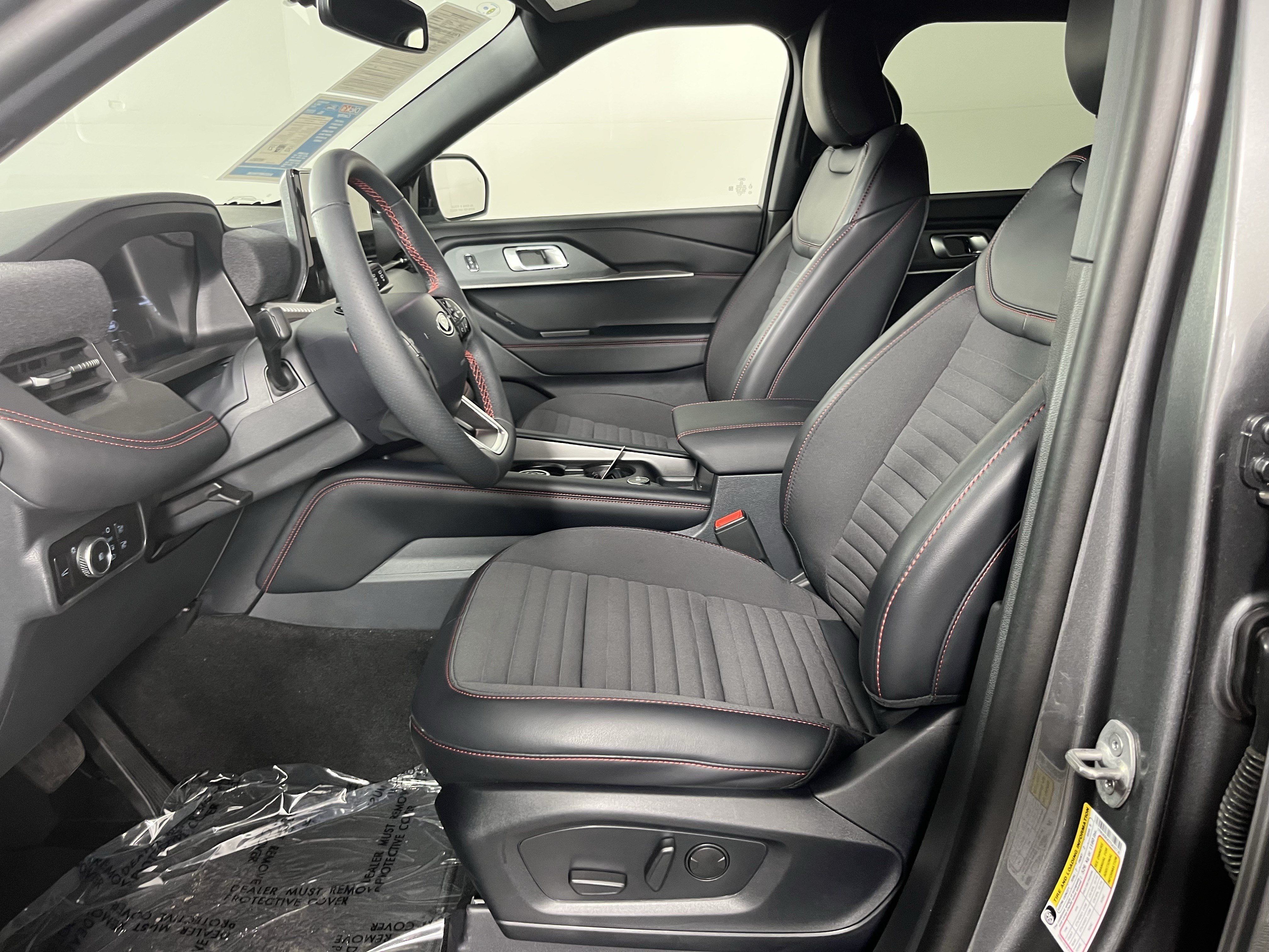 Used 2026 Ford Explorer ST-Line w/ ST-Line Street Pack AWD/4WD image 10